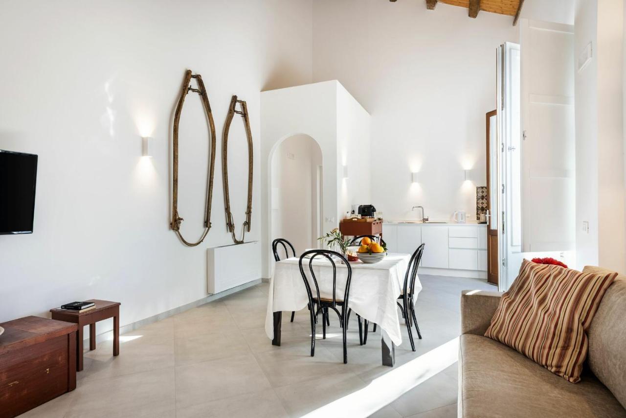 Villa Angelina - Charming Rooms & Apartments Trapani Bagian luar foto